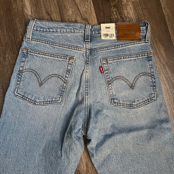 Levi's Wedgie Straight Fit Jeans - Picture 3 of 8